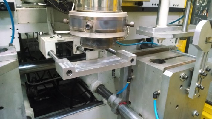 Faca Corte Solda para máquina sopradora Faca Corte Solda instalada em uma sopradora