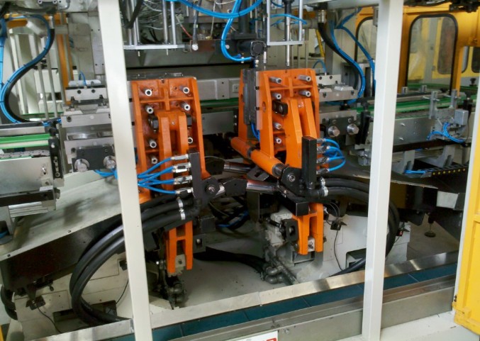 Fechamento de máquina sopradora reformado