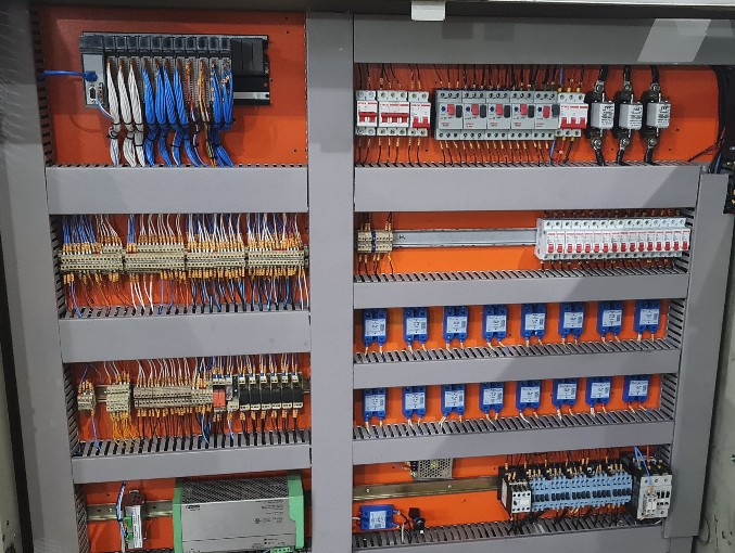 Painel elétrico montado de máquina sopradora